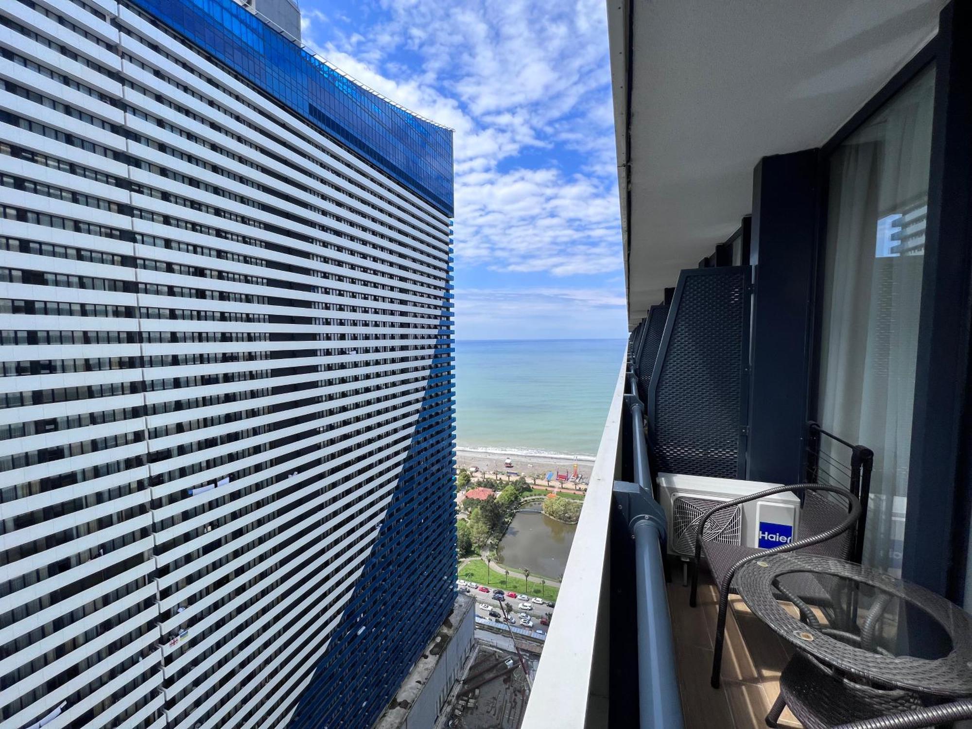 Cozy City Apartments In Orbi Batumi Esterno foto